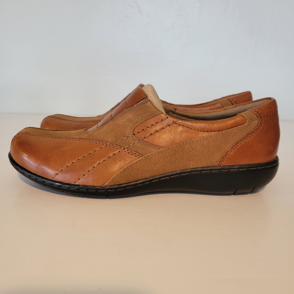 Clark's Bendables Slip On Loafers Shoes Camel Brown Leather Women's 8.5 M NEW